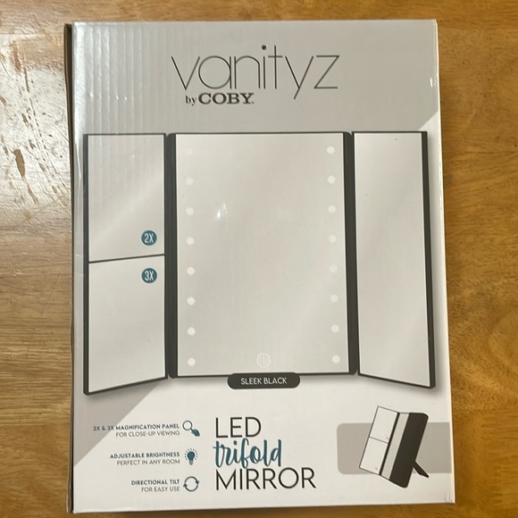 Brand new LEF Trifold mirror - Picture 1 of 3